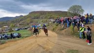 Kroz ovo srpsko selo trkali su se svatovski konji vozeći mladu: Decenijama se neguje sloga Srba i Bošnjaka