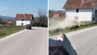 Novi dramatičan snimak iz Čačka: Vozač sleće s puta, probija ogradu i udara u kuću