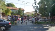 97 škola u Beogradu jutros je dobilo dojavu o bombi: Evo ko se vraća na časove, a koji đaci su poslati kući