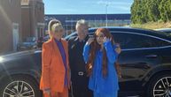 Saša u besnoj mašini sa ženom i ćerkom krenuo na venčanje: Pevačica stajling upotpunila detaljem od 10.000 €