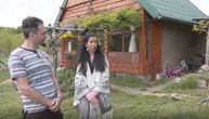 Aleksandar i Marija započeli nov život na Rtnju: Sagradili kuću od blata i slame koja sama sebi plaća račune