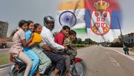 Indija na Mirijevskom bulevaru: Čovek smestio ženu i decu na motocikl, nemaju kacige, samo što ne ispadnu