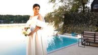 Tanja Savić uhvaćena u laži: Rekla da je slika u venčanici iz Banjaluke, a evo gde je pevačica bila