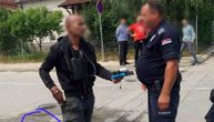 Bizarna scena u Čačku, policija okružila prestupnika: Muškarac već duže vreme upada u tuđe kuće i krade patike