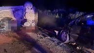 Teška saobraćajna nesreća na Zrenjaninskom putu: 2 osobe poginule, vatrogasci vade tela iz olupina automobila