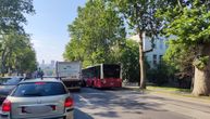 Saobraćajna nezgoda kod Veterinarskog fakulteta: Sudarili se kamion i autobus