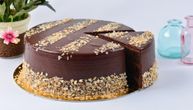 Čokoladna glazura koja ne puca: Provereni recept za ukrašavanje kolača i torti