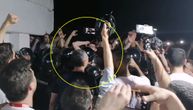 Velika fešta ispred Pionira: Navijači Zvezde ovacijama dočekali Dejana Radonjića, igrači takođe pevali iz mase