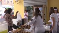 Leskovački maturanti položili ispit humanosti: Prodajom kolača pomogli bolesnim sugrađanima