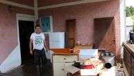 "Probio sam lamperiju da nepokretnu suprugu podignem na tavan": Nedeljku poplava uništila kuću