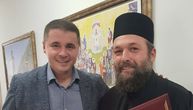 Sveštenik Siniša je jedan od najhumanijih ljudi u Srbiji: Nahranio stotine gladnih, vole ga gde god da ode
