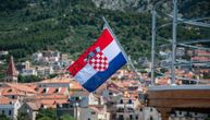 Devojka (21) zapalila hrvatsku zastavu, sa njom bilo i dvoje maloletnika: Incident u Slavonskom Brodu