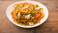 Ideja za ručak: Pileći "lo mejn", najukusnija kineska brza hrana za kojom ludi ceo Njujork
