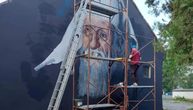 Centar sela krasi mural sa likom patrijarha Pavla: Oslikan u znak zahvalnosti, pratiće ga važna poruka