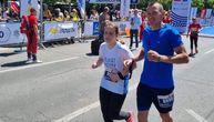 Iako slepa, tinejdžerka Iskra trči maraton: Pohađa pevanje, uči češki, koristi društvene mreže