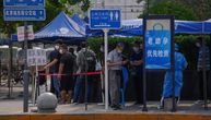 Kinezima prekipelo zbog nulte kovid strategije: Napravili haos u Guangdžou, prevrnuli policijski auto