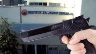 Doktorki u Crnoj Gori kolega pretio oružjem: "Izvukao je pištolj ispod majice i prislonio mi ga na stomak"