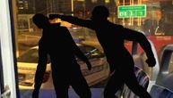 Drama u Zrenjaninu: Muškarca jurili autom, pa mu ga izlupali i na kraju njega pretukli