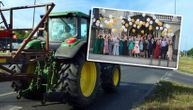 Pred maturu u Železniku sve oči su bile uprte u 3 momka: Na proslavu došli traktorom