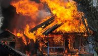 Grom udario u kuću u Mladenovcu i izazvao požar: Bujice vode se slivaju ulicama, haos u celoj Srbiji