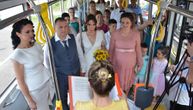 Nestvarna svadba kod Opova, mladenci se venčali u autobusu: "Tu smo se upoznali i zavoleli"
