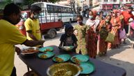 "Ne mogu da priuštim mleko za svoju decu": Jeziva beda na Šri Lanki, jedva imaju jedan obrok dnevno