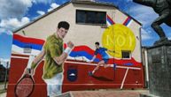 Novak dobio mural u centru sela, pozvali ga na prikazivanje: Kad god se najavi, ja ću da ispečem vola i jagnje
