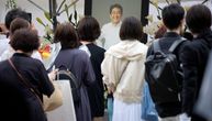 Suze, cveće i molitve za ubijenog bivšeg premijera: Hiljade ljudi došlo da isprati Šinza Abea na večni počinak