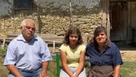 Težak život devojčice Emilije (14) sa starim roditeljima: Čuva stoku, priznaje da bi volela da ima kupatilo