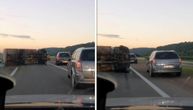 Vozilo "leži na boku", prolaznici snimaju neprijatnu scenu: Prevrnuo se kamion na auto-putu kod Jagodine