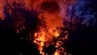 "Rečeno nam je da pokupimo najosnovnije": Stravičan požar bukti u Rakovici, meštani iz obližnjih kuća udaljeni
