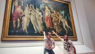 Sramota u Galeriji Ufici: Zalepili šake za jednu od najpoznatijih slika na svetu