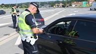 Počelo je: Od danas je policija u akciji, jako loše vesti za sve koji koriste mobilni dok voze!