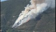 Požar iznad Njivica: Vatra se brzo širi zbog bure u Boki