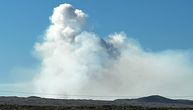 Nestvarni prizor na Islandu dan nakon erupcije: Plavo nebo i oblak pepela