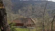 Selom Mrkovica nekad je odzvanjala dečja graja, a sada je ostao jedan stanovnik: Meštani otišli jer nema puta