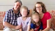 Tragedija porodice tokom povratka kući: Mama umrla u snu u avionu pred decom, 8 sati ležala na sedištu