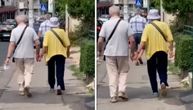 Slika koja će vam ulepšati dan: Baka i deka drže se za ruke dok koračaju beogradskim ulicama