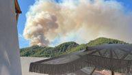 Situacija na Tasosu i dalje opasna: Helikopteri i kanaderi od rane zore gase požar