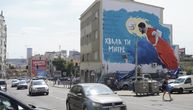 Osvanuo spektakularan mural Aleksandra Mitrovića u centru Beograda: Mitrogol vas čeka iza ćoška