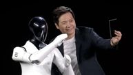 Kineski gigant predstavio CyberOne, humanoidnog robota veličine čoveka koji hoda na dve noge i bere cveće
