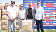Čelni ljudi Fudbalskog saveza Srbije u Topoli podelili opremu klubovima šumadijskog okruga
