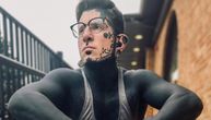 Mladi tata je 95% tela prekrio tetovažama: Žali zbog dana kad više neće biti mesta za njih
