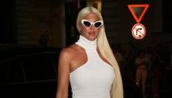 Jelena Karleuša stigla na otvaranje "Roštiljijade": Pevačica svojim modnim odabirom iznenadila sve oko sebe