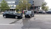 Muškarac teško povređen u udesu u Beogradu: Vozila smrskana od siline udara