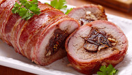 Ideja za ručak: Punjeni svinjski but u slanini