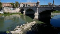 Suša u Italiji otkrila stubove drevnog mosta na reci Tibar
