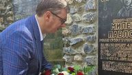 Vučić položio cveće na grob pilota Milenka Pavlovića