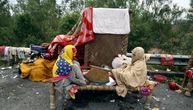 "Sin je prinuđen da jede blato, plačemo i deca i ja": Teška situacija u Pakistanu posle razornih poplava