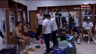 Snimali su svlačionicu Srbije posle pobede u Turskoj, a onda je Jokić skinuo majicu i pokazao kakva je zver
